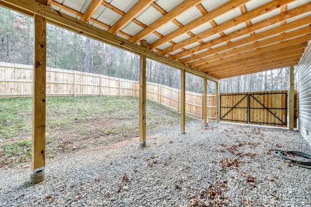 a view of yard and porch