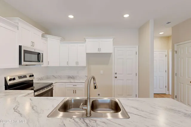 $299,900 | 209 Sandpiper Place, Holly Ridge, NC 28445