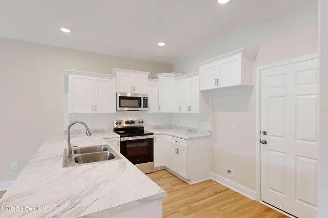 $299,900 | 209 Sandpiper Place, Holly Ridge, NC 28445