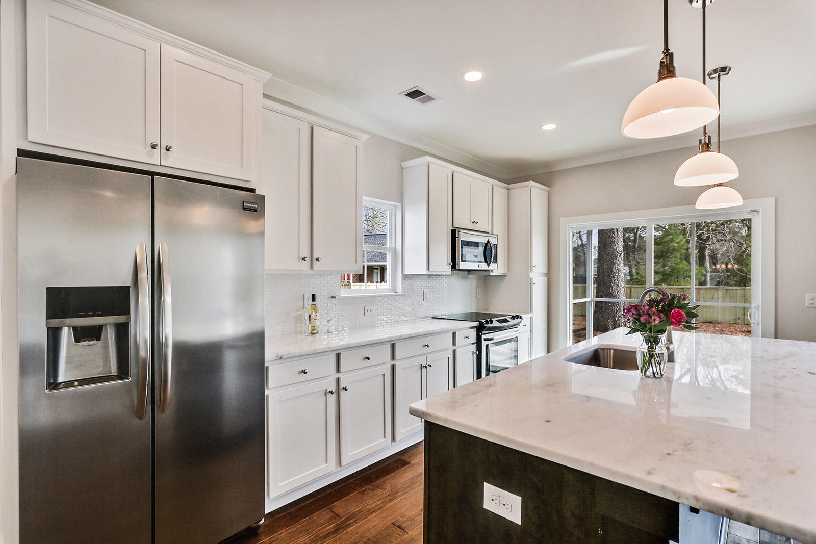 1809 Rifle Range Road Mount Pleasant, SC 29464 - Photo 5 of 46 Kitchen Breakfast Bar
