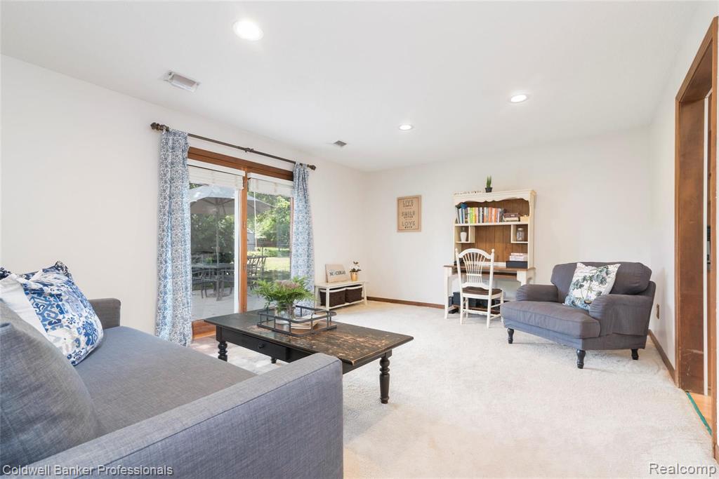 22953 Tuck Road Farmington Hills, MI 48336 - Photo 8 of 24