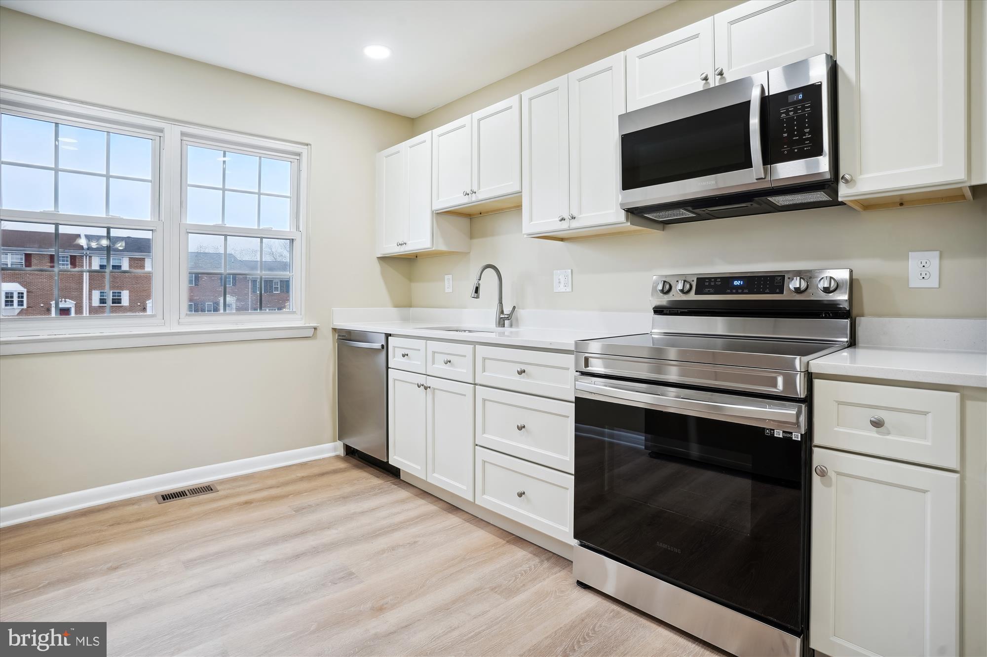 7409 Whernside Street Lorton, VA 22079 - Photo 5 of 34