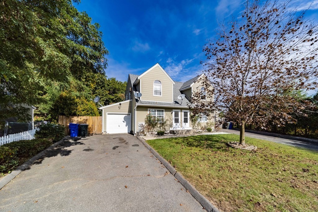 60-62 Kamuda Street Springfield, MA 01151 - Photo 2 of 32 Gallery Image 2