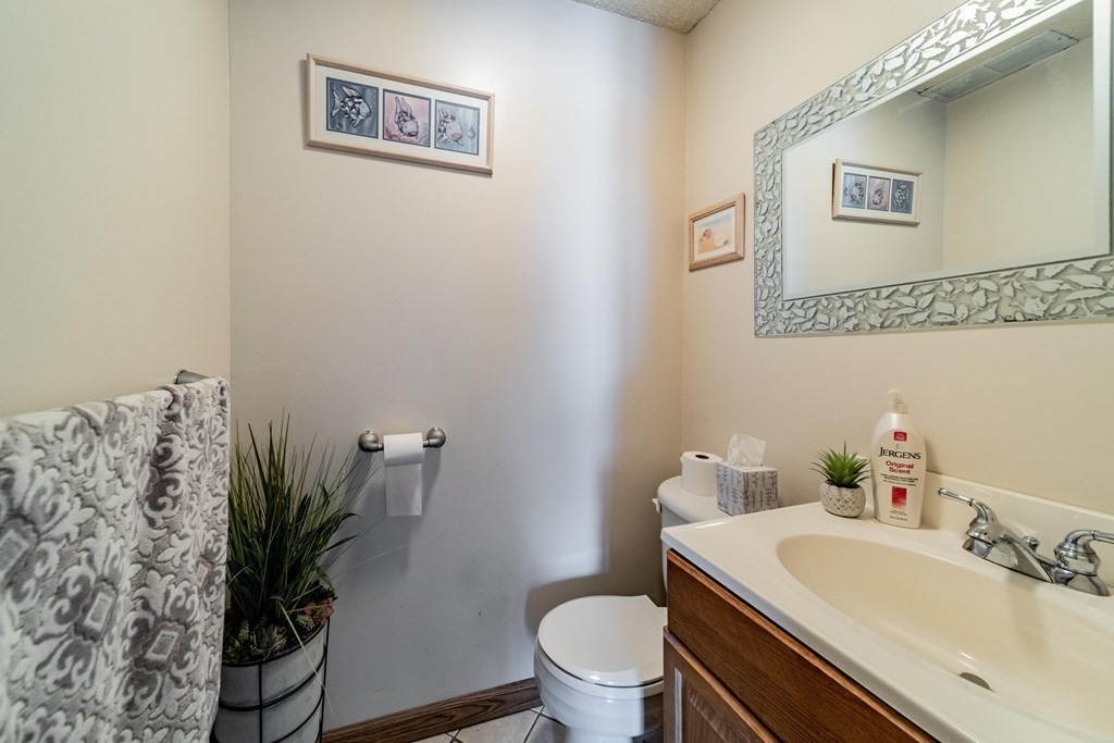60-62 Kamuda Street Springfield, MA 01151 - Photo 9 of 32 Gallery Image 9