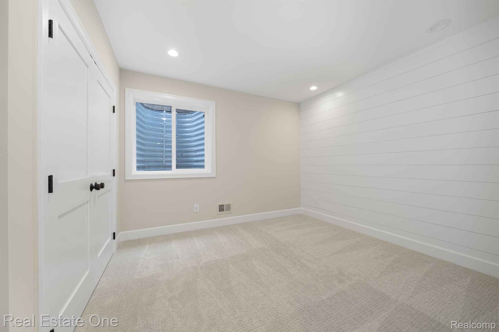 1895 Columbia Road Berkley, MI 48072 - Photo 36 of 43 Gallery Image 36