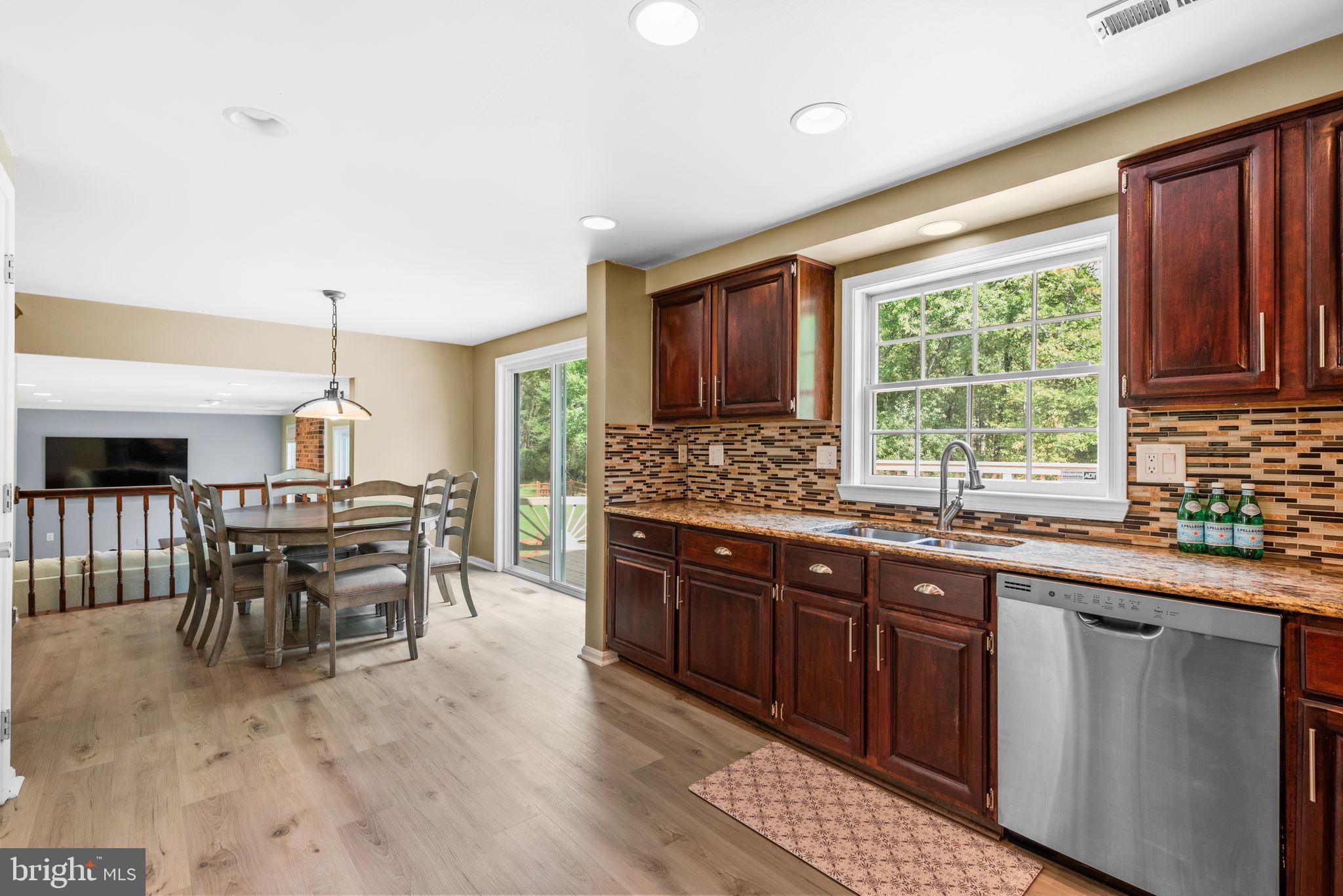 6367 Saddle Drive Columbia, MD 21045 - Photo 11 of 49 Living Room