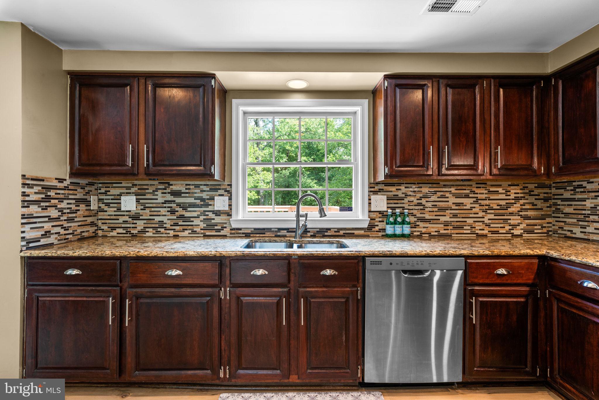 6367 Saddle Drive Columbia, MD 21045 - Photo 12 of 49 Living Room