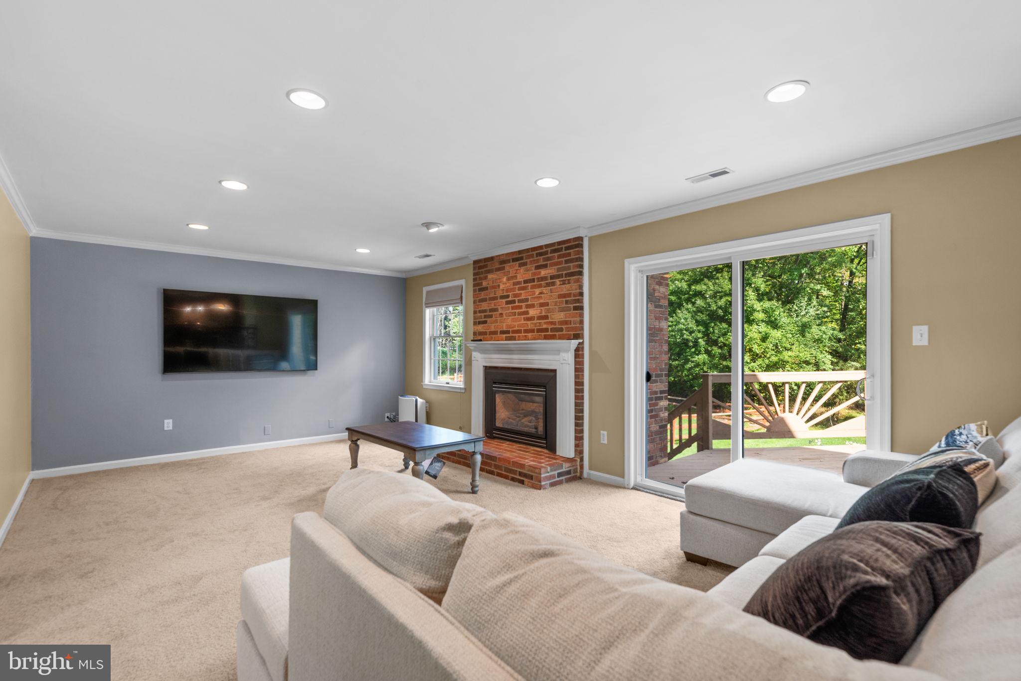 6367 Saddle Drive Columbia, MD 21045 - Photo 16 of 49 Family Room