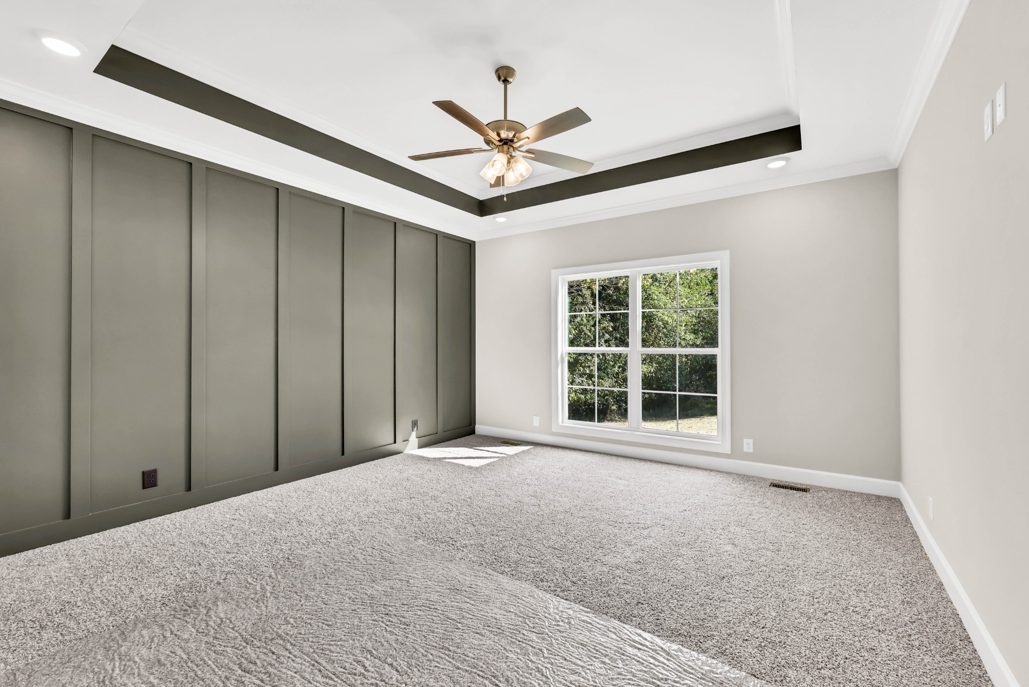 262 Rossview Road Clarksville, TN 37043 - Photo 17 of 43 a view of a livingroom with a ceiling fan and window