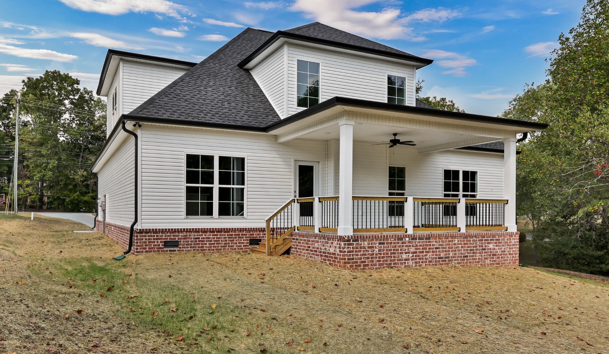 262 Rossview Road Clarksville, TN 37043 - Photo 39 of 43 a front view of a house with a garden