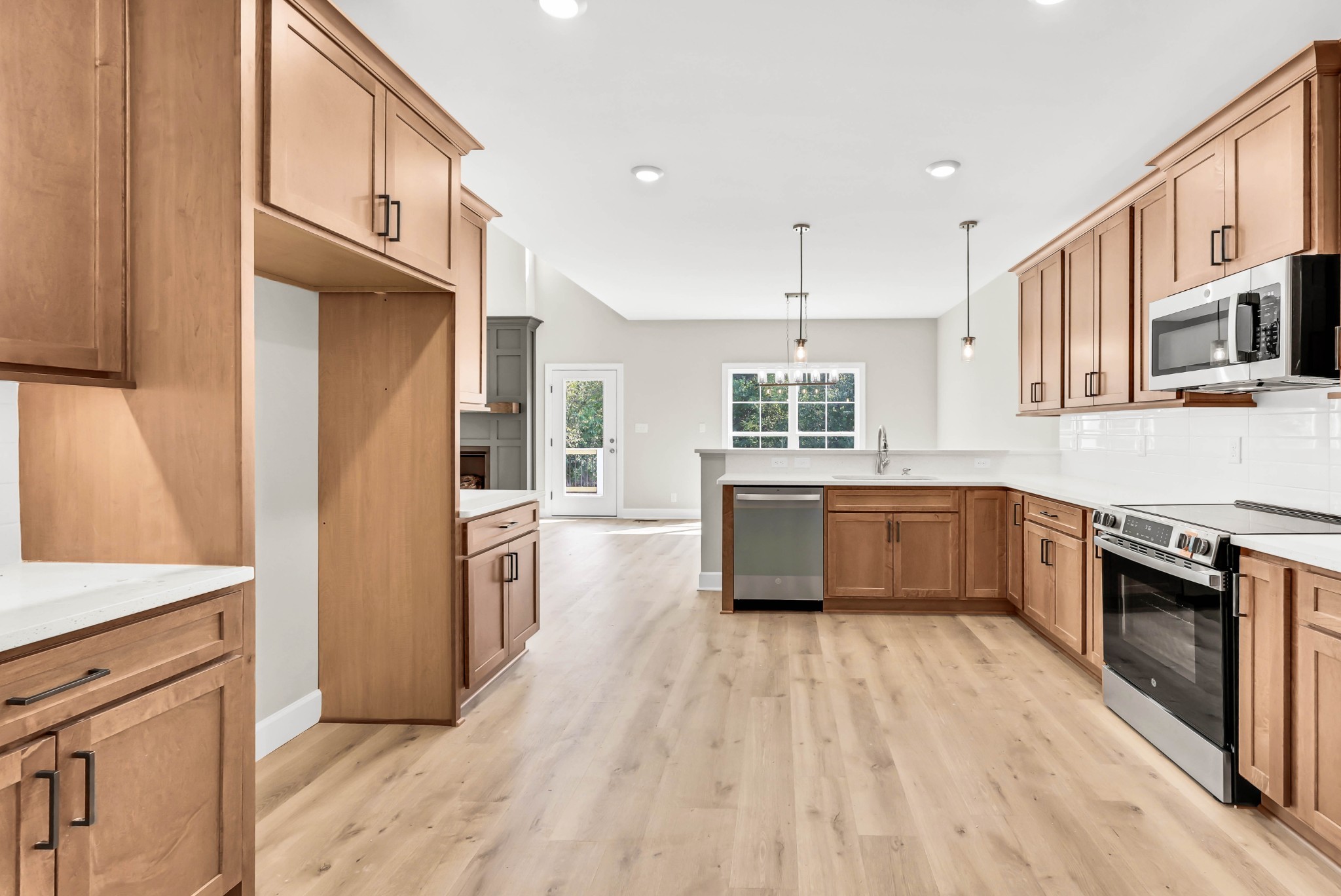 262 Rossview Road Clarksville, TN 37043 - Photo 7 of 43 a large kitchen with stainless steel appliances granite countertop a stove refrigerator and a sink