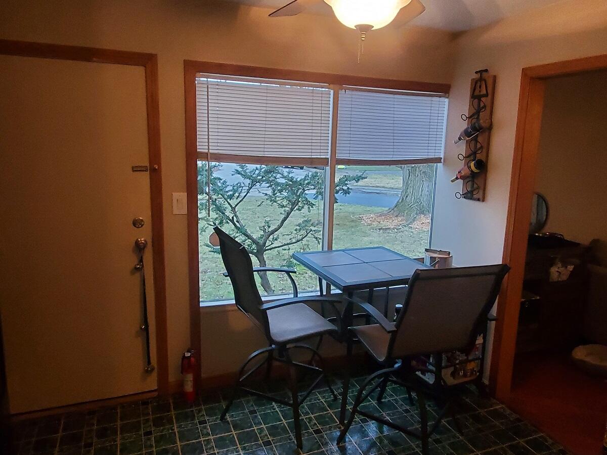1185 Gibson Road Reynoldsburg, OH 43068 - Photo 6 of 19 Eating area 1