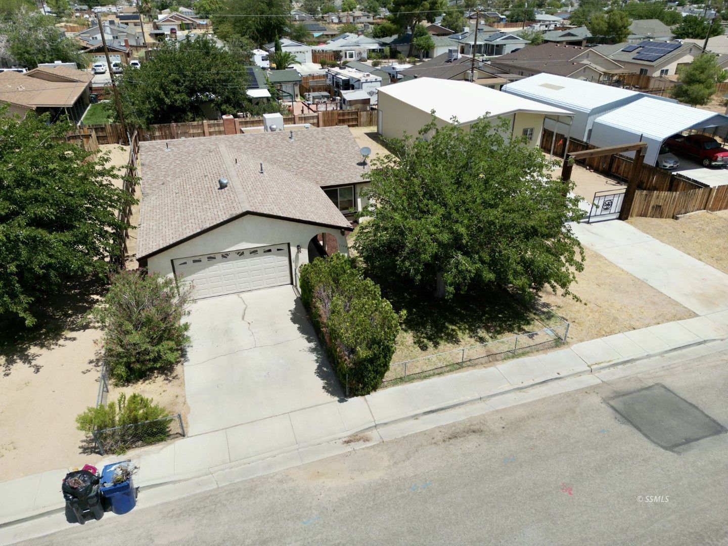 1144 West Coronado Avenue Ridgecrest, CA 93555 - Photo 4 of 33