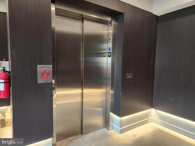 a en suite bathroom with a shower