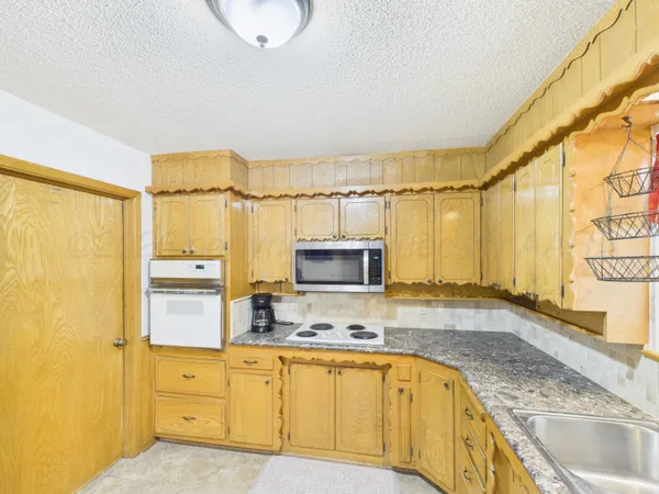 $338,900 | 717 Phillips Drive, Dumas, TX 79029