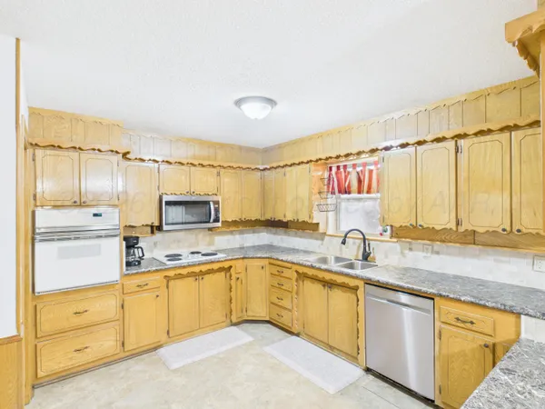 $338,900 | 717 Phillips Drive, Dumas, TX 79029