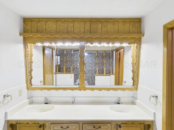 $338,900 | 717 Phillips Drive, Dumas, TX 79029