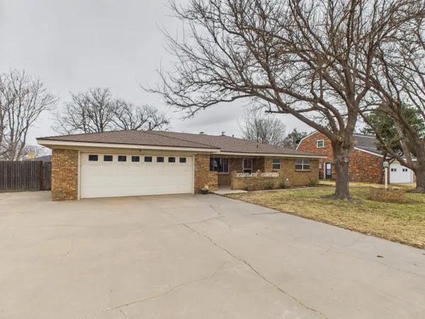 $338,900 | 717 Phillips Drive, Dumas, TX 79029