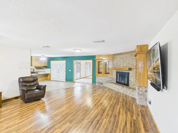 $338,900 | 717 Phillips Drive, Dumas, TX 79029