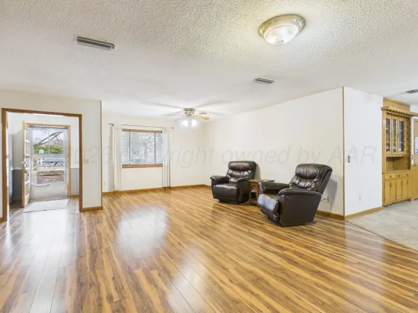 $338,900 | 717 Phillips Drive, Dumas, TX 79029