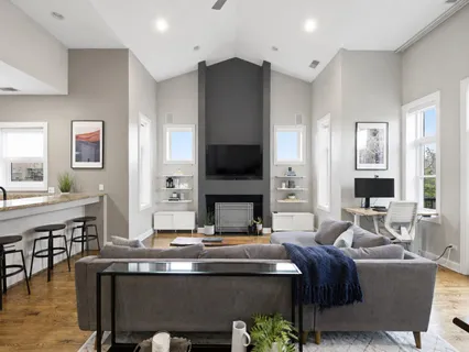 $659,000 | 1615 North Claremont Avenue, Unit 3S, Chicago, IL 60647