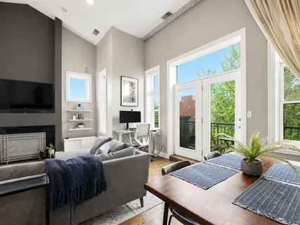 $659,000 | 1615 North Claremont Avenue, Unit 3S, Chicago, IL 60647
