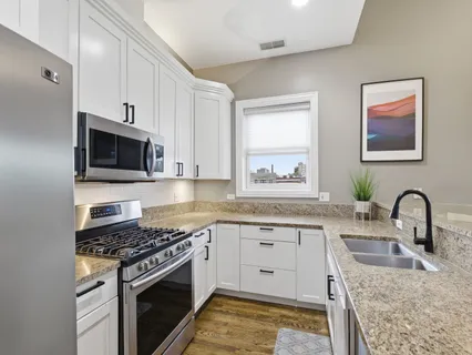 $659,000 | 1615 North Claremont Avenue, Unit 3S, Chicago, IL 60647