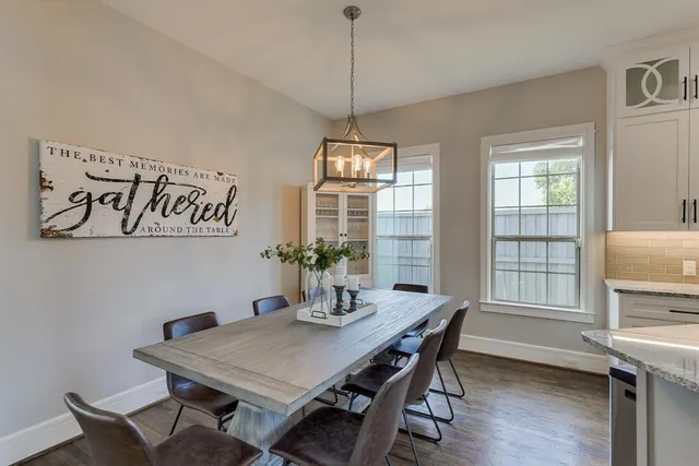a en suite bathroom with double sink and a mirror