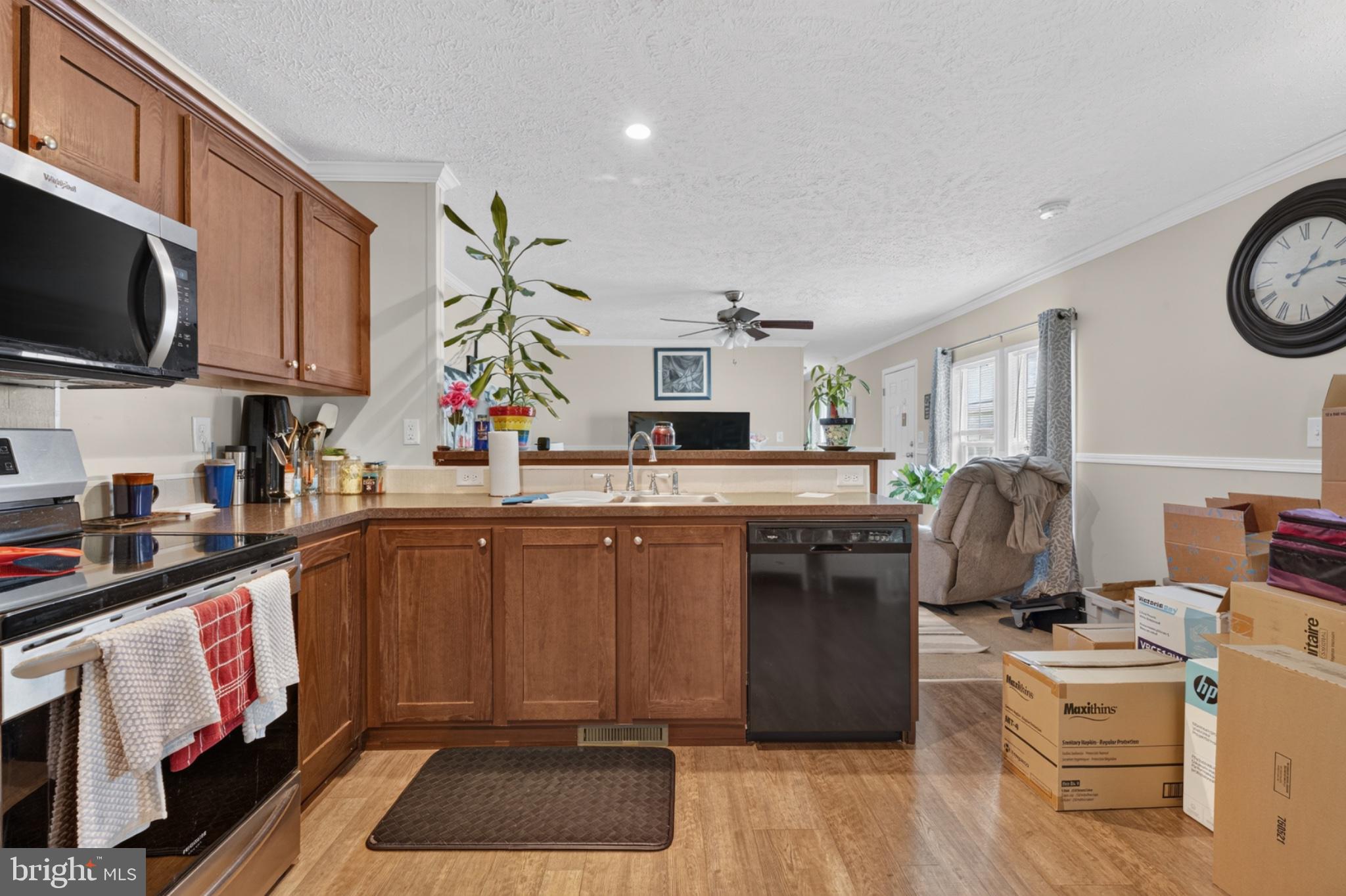 412 Ranee Loop Bear, DE 19701 - Photo 11 of 24 Inviting kitchen with modern charm.