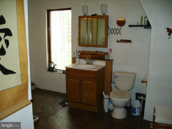 449 Spring Garden Street Reading, PA 19602 - Photo 9 of 11 Gallery Image 9