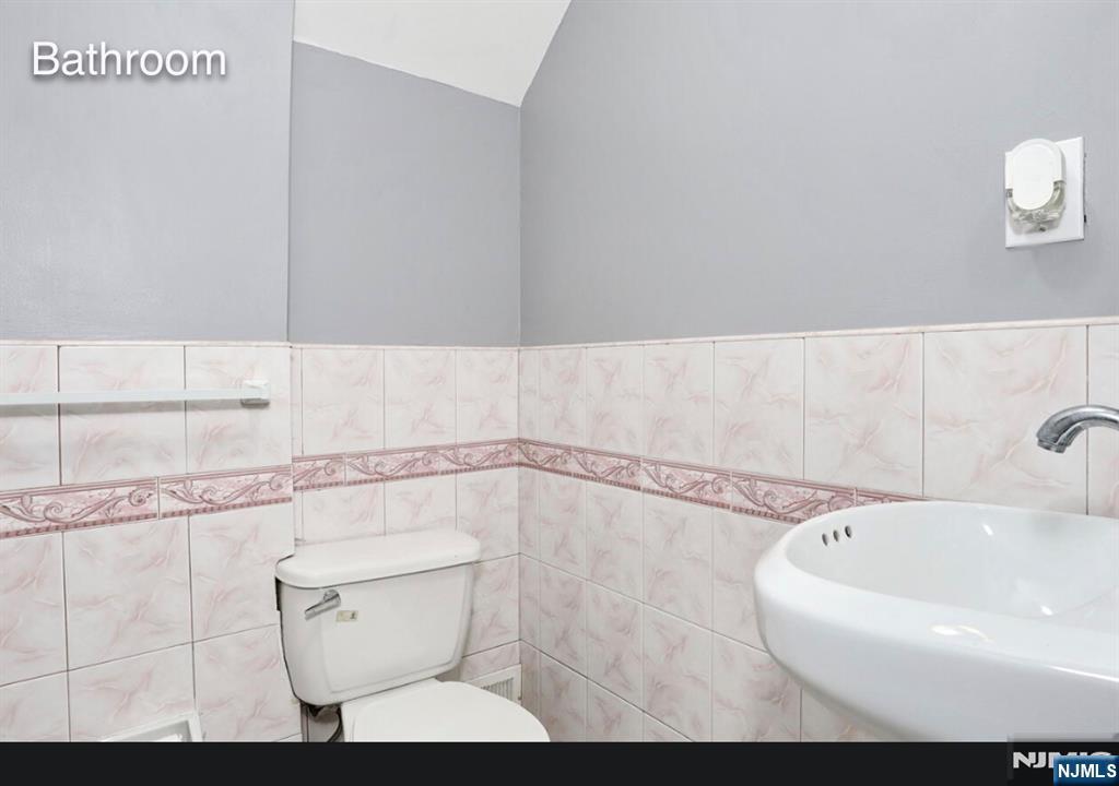 64 Chestnut Street Belleville, NJ 07109 - Photo 14 of 17