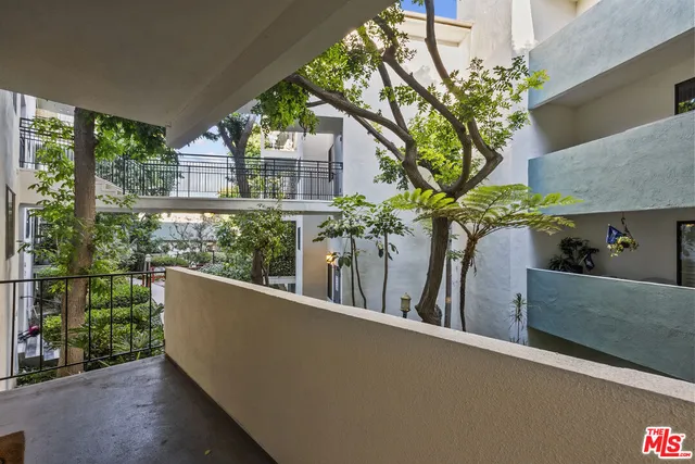 $639,000 | 5000 South Centinela Avenue, Unit 128, Los Angeles, CA 90066