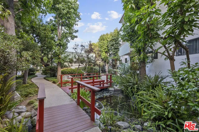 $639,000 | 5000 South Centinela Avenue, Unit 128, Los Angeles, CA 90066