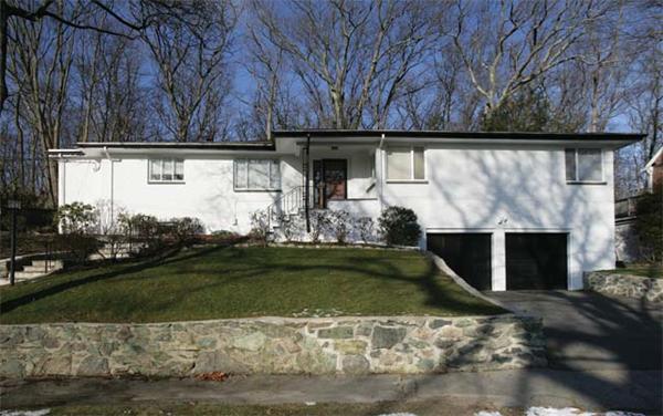 124 Arlington Road Brookline, MA 02467 - Photo 2 of 6 a view of a backyard of the house