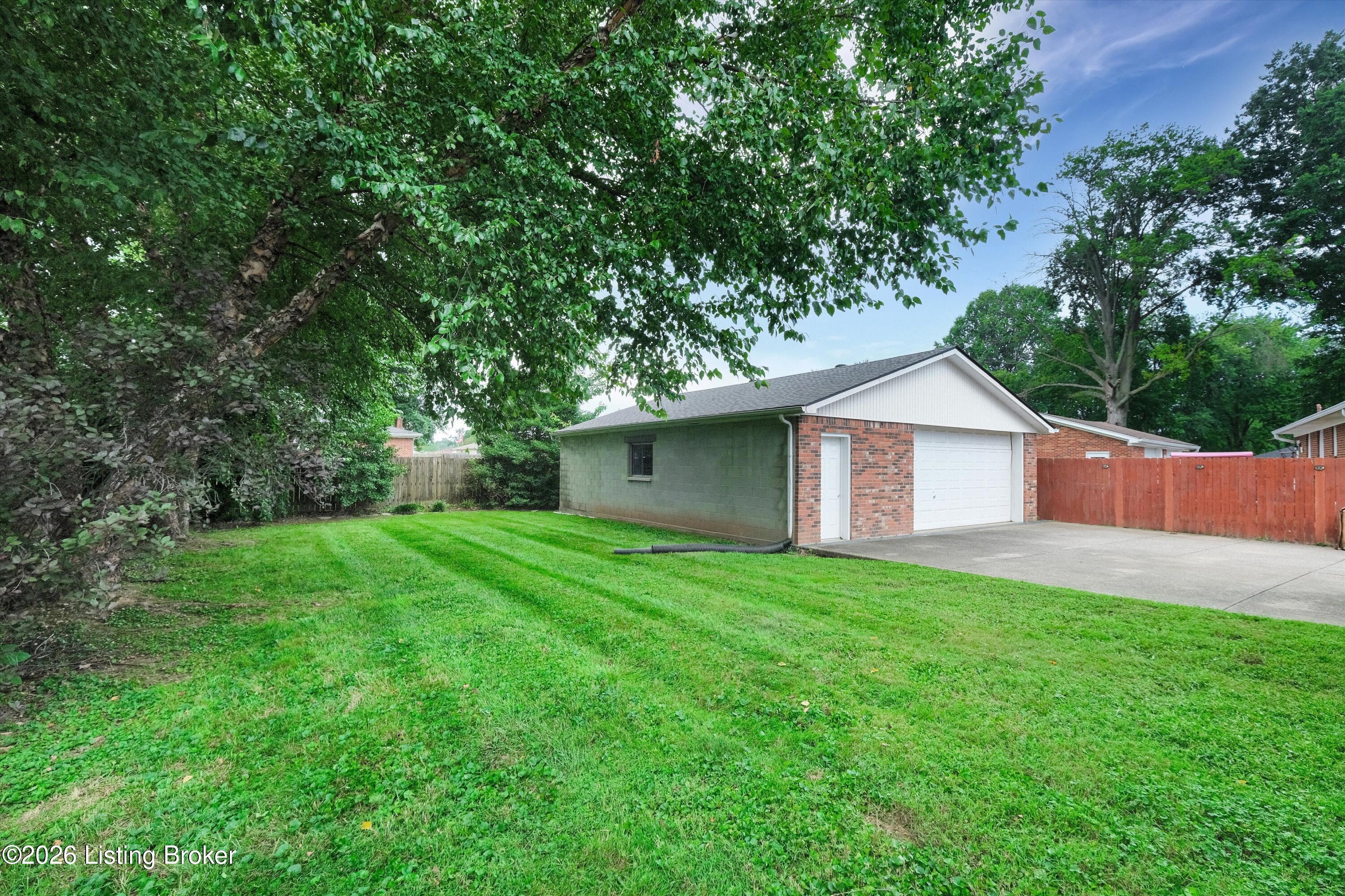 2704 Alps Road Louisville, KY 40216 - Photo 49 of 68 Lot view of Garage