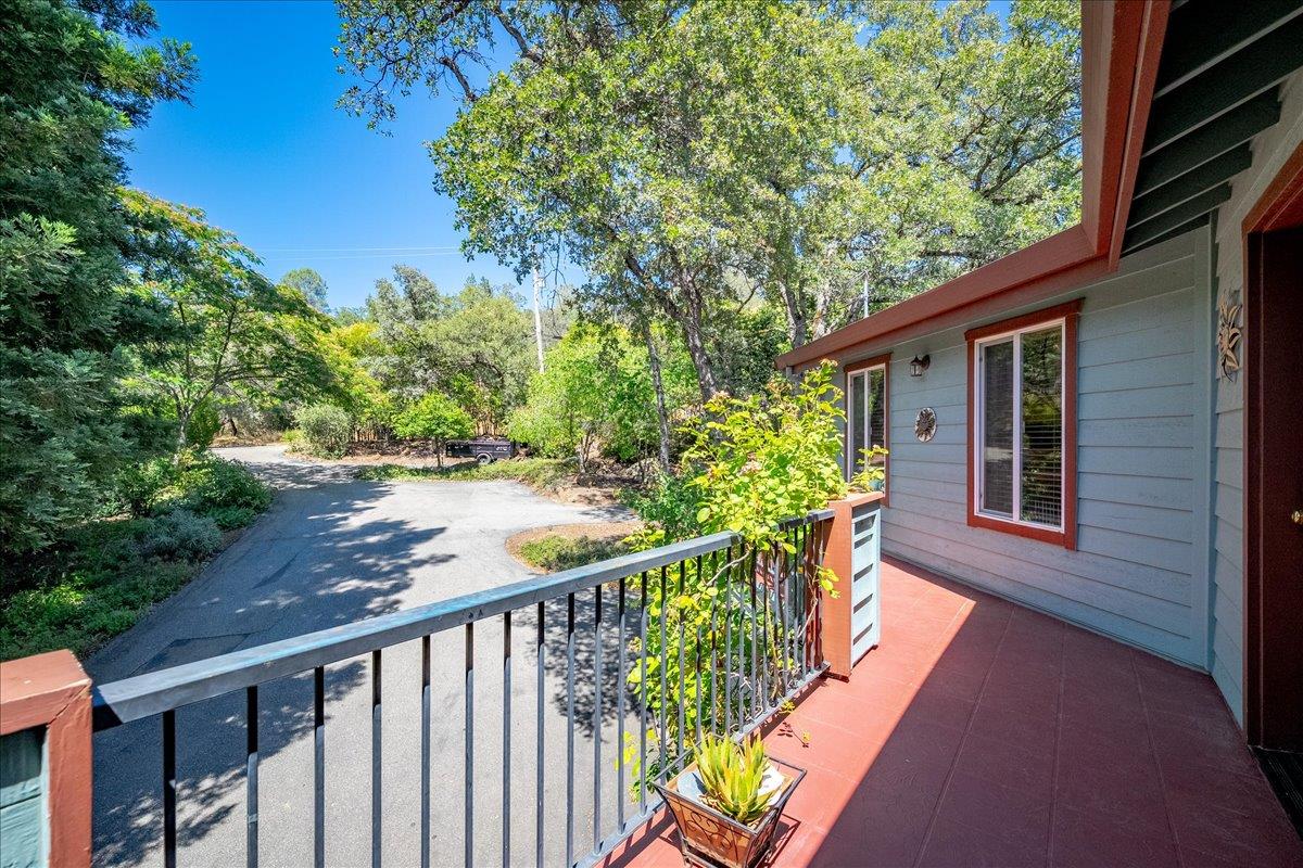 10947 East Lime Kiln Road Grass Valley, CA 95949 - Photo 46 of 94 Upstairs primary balcony