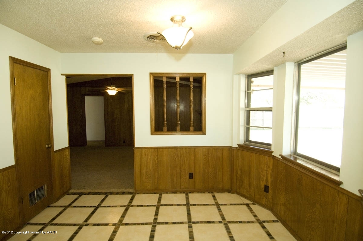 8206 Santa Fe Trail Amarillo, TX 79110 - Photo 13 of 31 a view of an entryway
