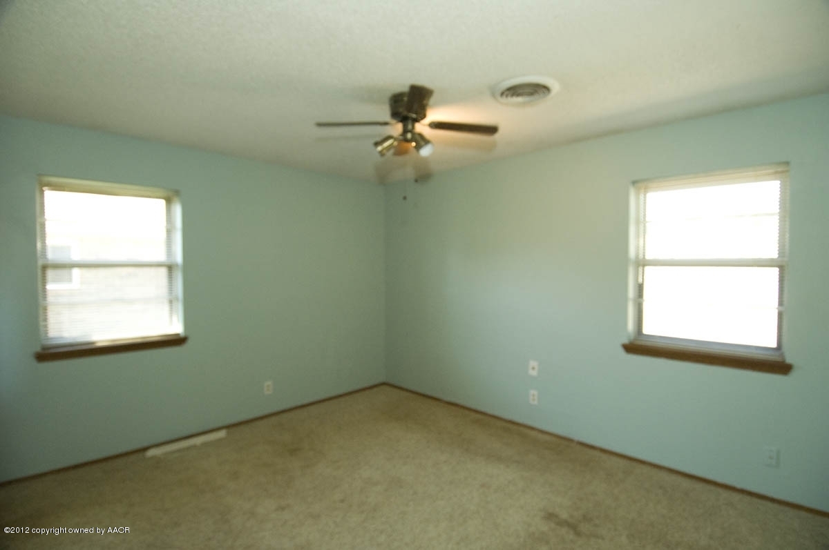 8206 Santa Fe Trail Amarillo, TX 79110 - Photo 14 of 31 an empty room with a window