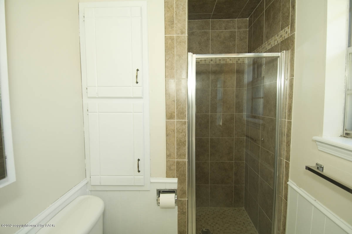 8206 Santa Fe Trail Amarillo, TX 79110 - Photo 16 of 31 a bathroom with a shower and toilet