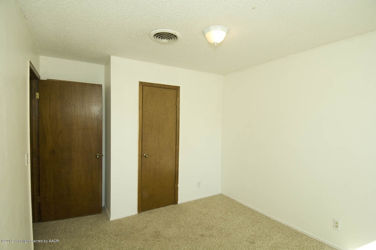 8206 Santa Fe Trail Amarillo, TX 79110 - Photo 25 of 31 a view of a hallway
