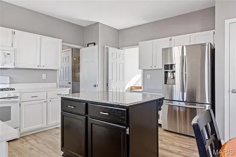 $385,000 | 30 Walnut Knoll Court, St. Charles, MO 63304