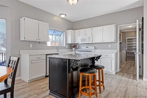 $385,000 | 30 Walnut Knoll Court, St. Charles, MO 63304