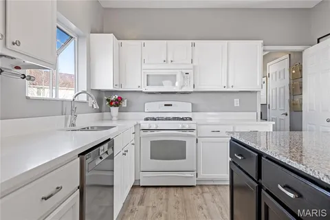 $385,000 | 30 Walnut Knoll Court, St. Charles, MO 63304