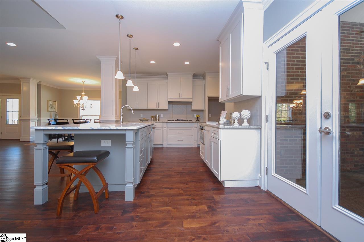 1622 Cleveland Street Greenville, SC 29607 - Photo 8 of 32
