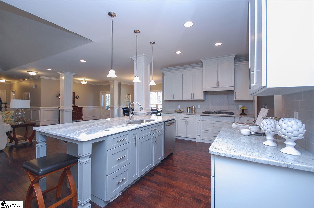 1622 Cleveland Street Greenville, SC 29607 - Photo 9 of 32