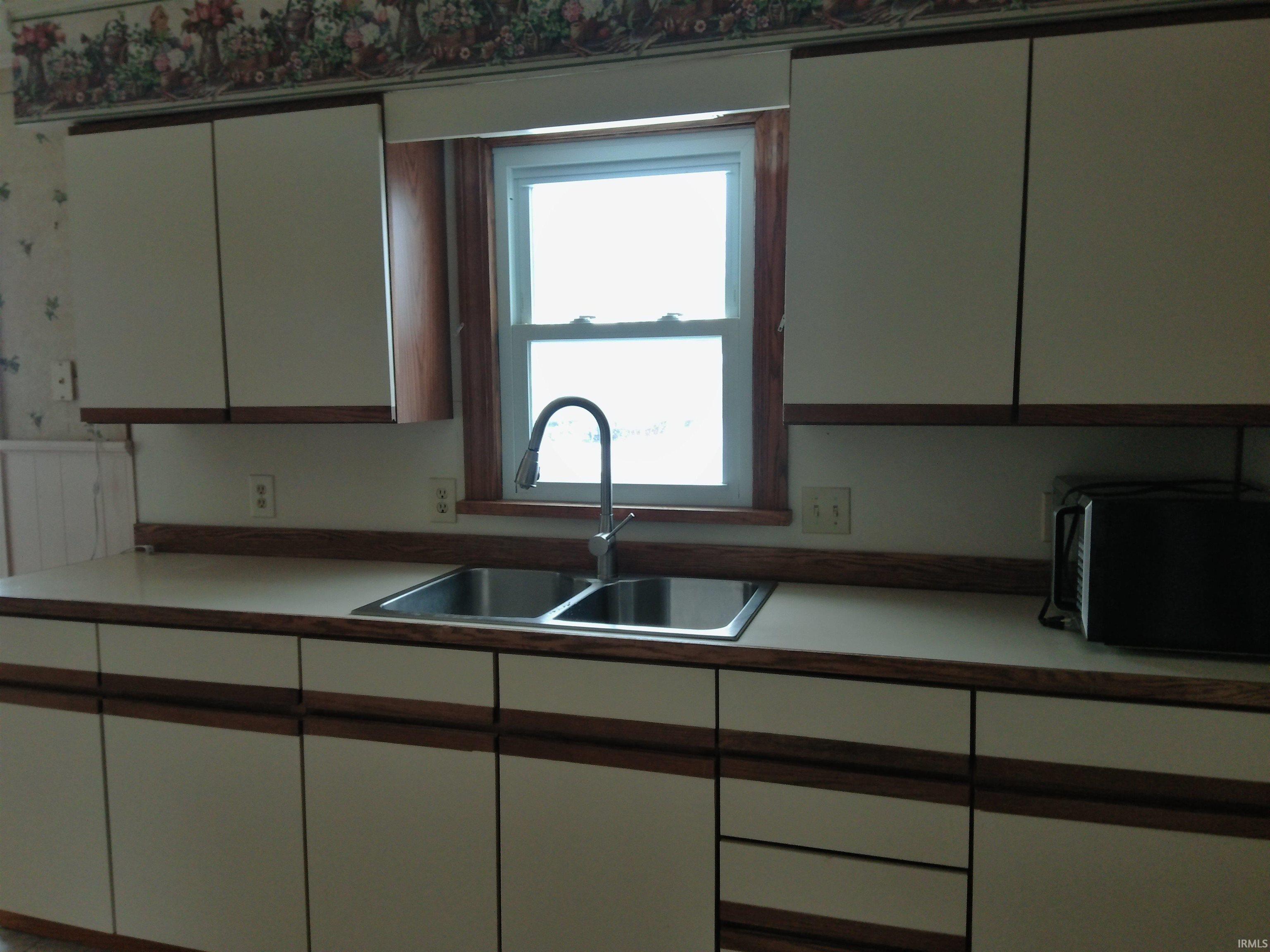 955 East 9th Street Rochester, IN 46975 - Photo 8 of 15