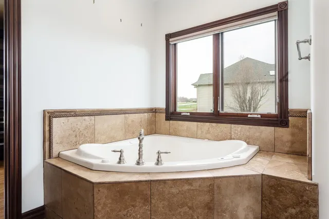 $699,999 | 9259 Hayrack Trail, Stillman Valley, IL 61084