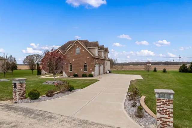 $699,999 | 9259 Hayrack Trail, Stillman Valley, IL 61084