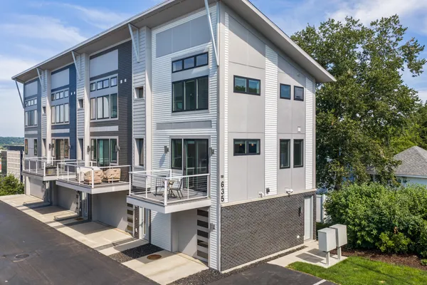 $1,950 | 635 Fairview Avenue Northeast, Unit 1, Grand Rapids, MI 49503