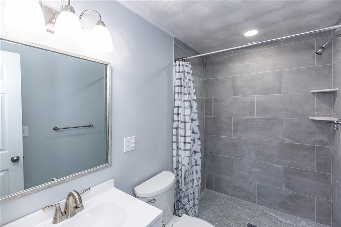 135 Lewiston Street Warwick, RI 02889 - Photo 11 of 20 Bathroom